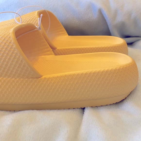 MENORE. THICK SOLE YELLOW SLIDES-CUTE-COMFORTABLE - Picture 2 of 9